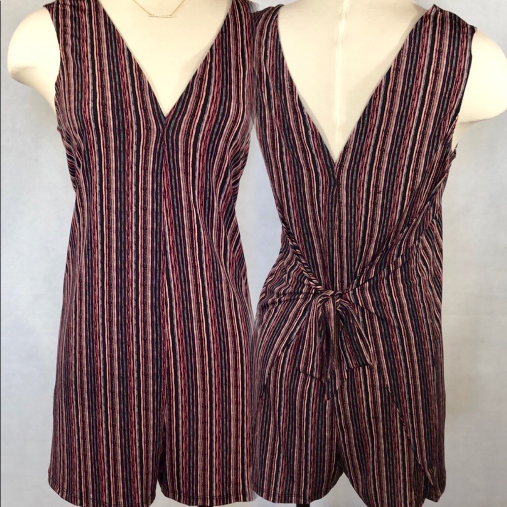 🆕BCBG SALE🎉Beautiful striped Romper💥 - Picture 3 of 8